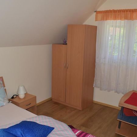 Apartmani Husko 투헬리스케 토플리체 외부 사진